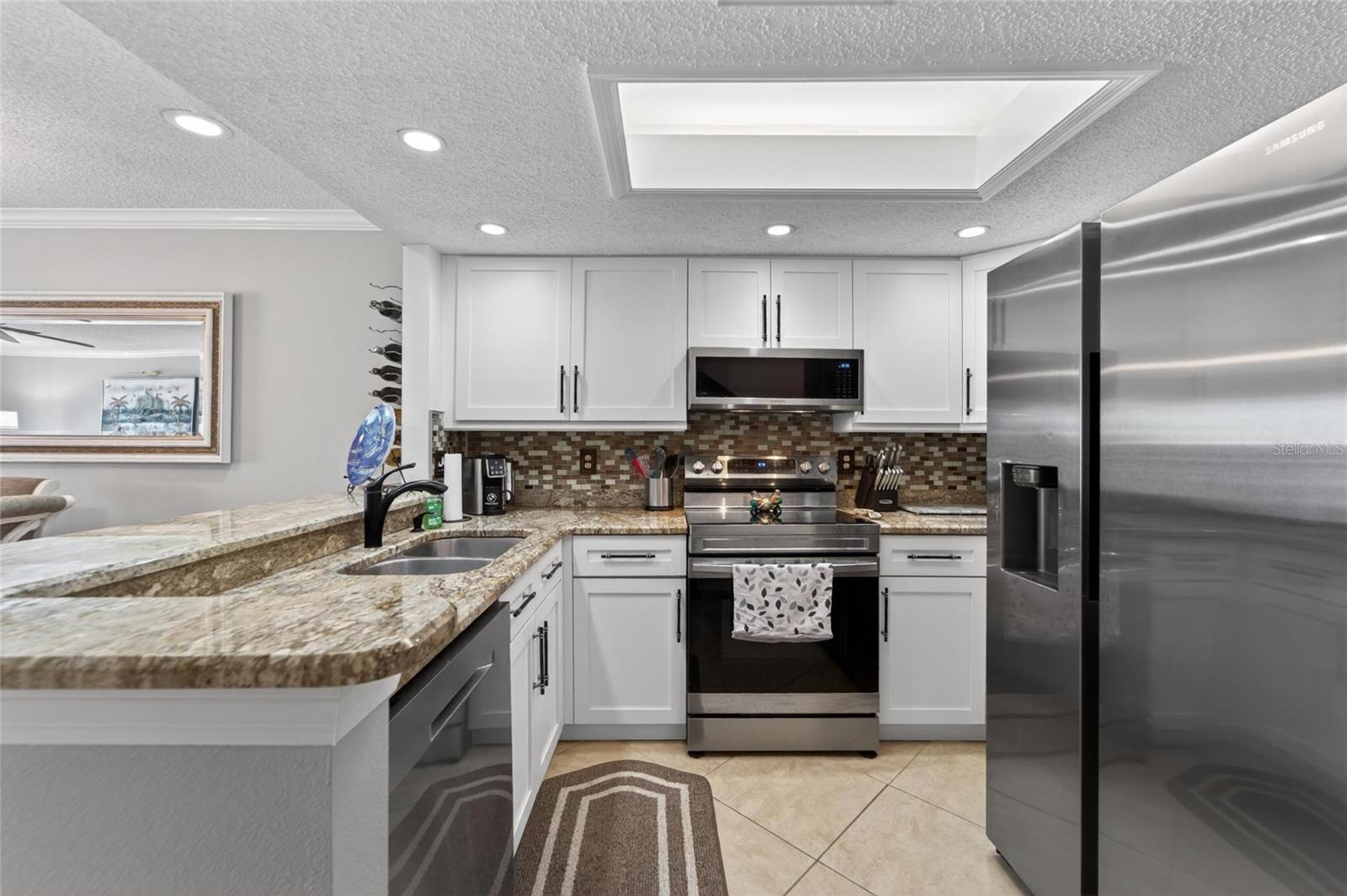 394 MADEIRA CIR — photo 14