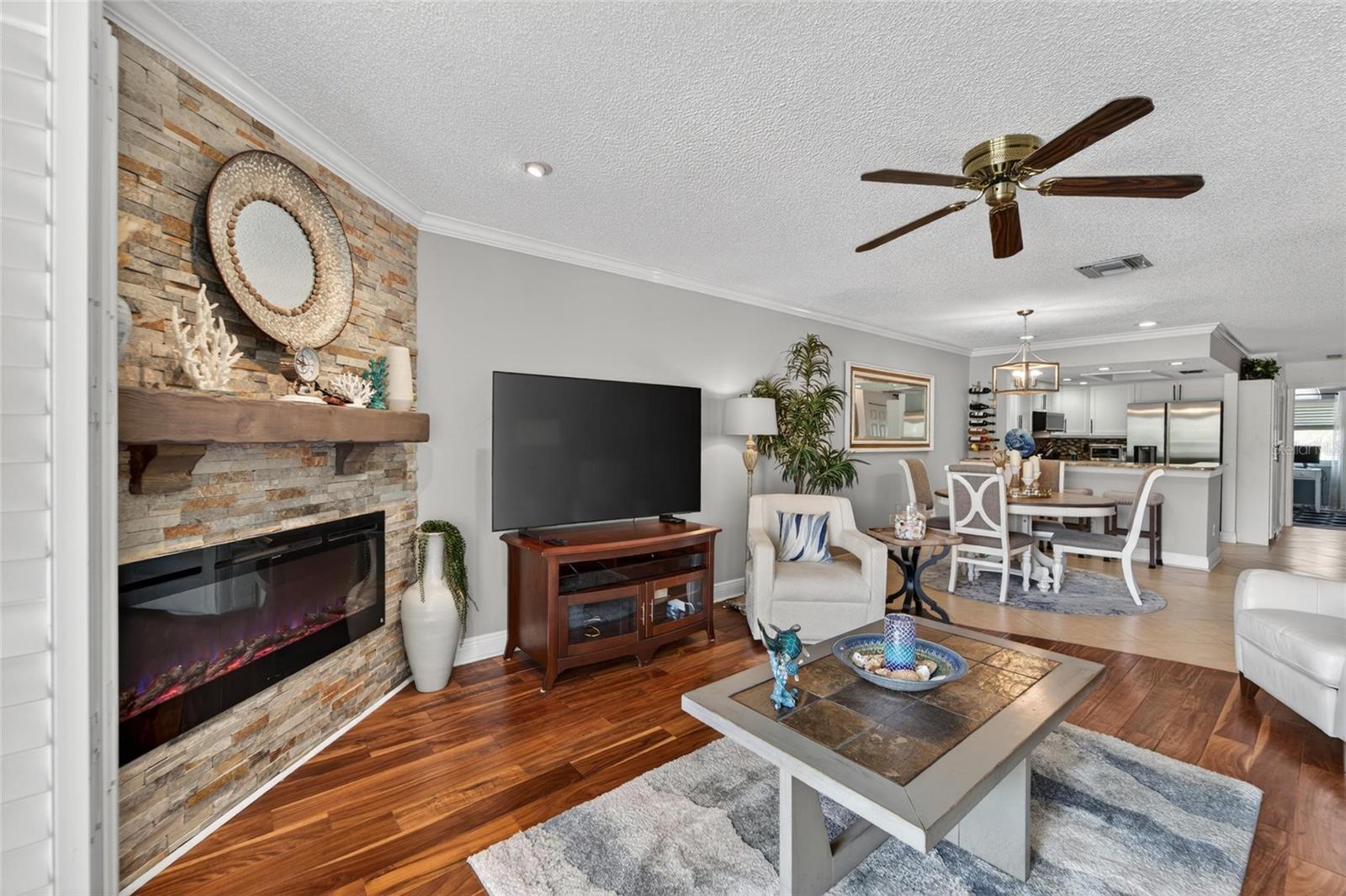 394 MADEIRA CIR — photo 18
