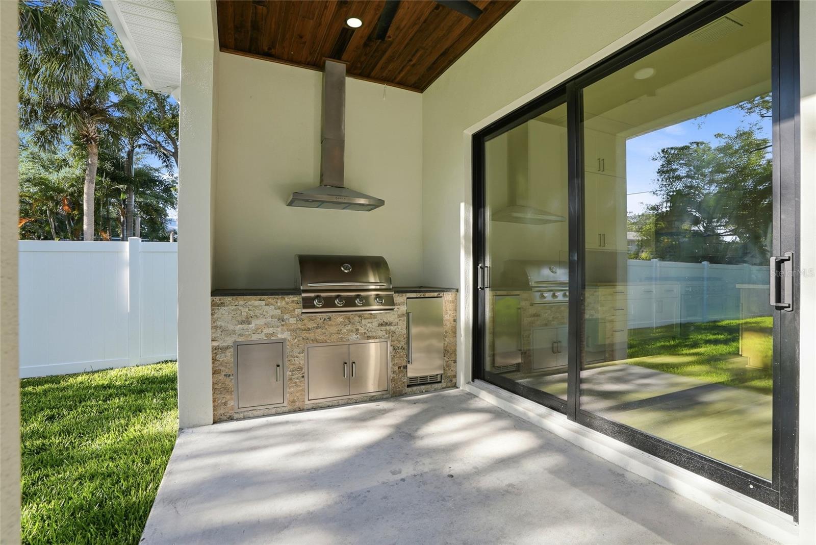 2376 RAJEL AVE — photo 37