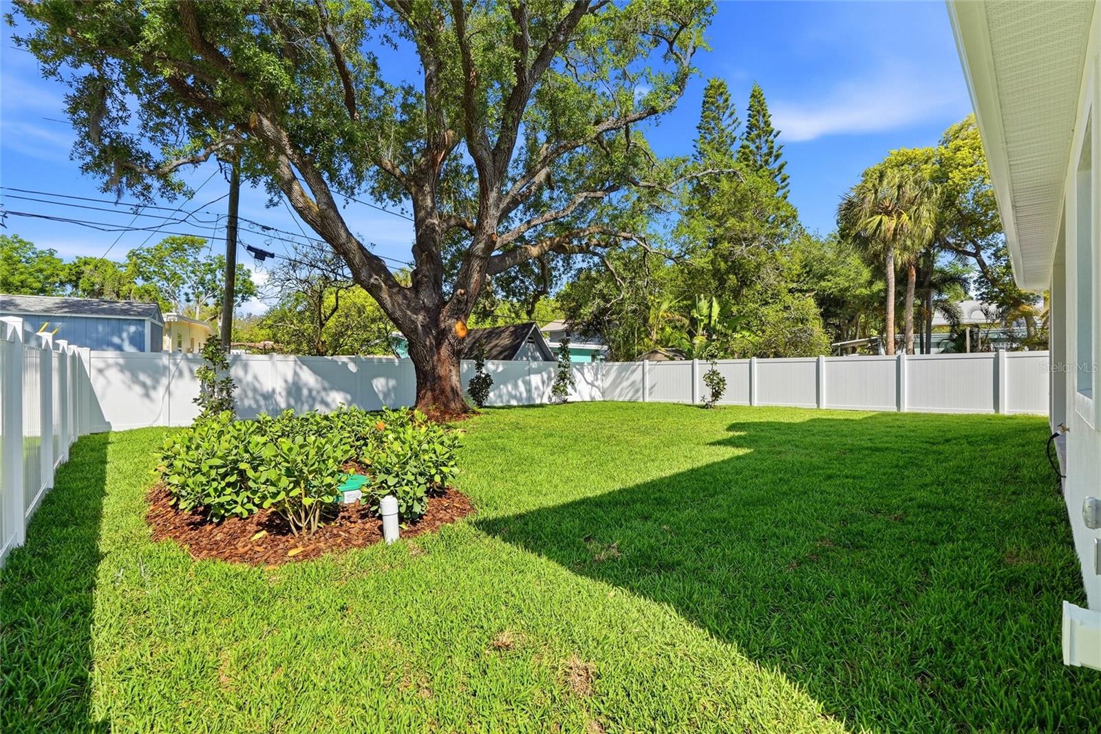 2376 RAJEL AVE — photo 40