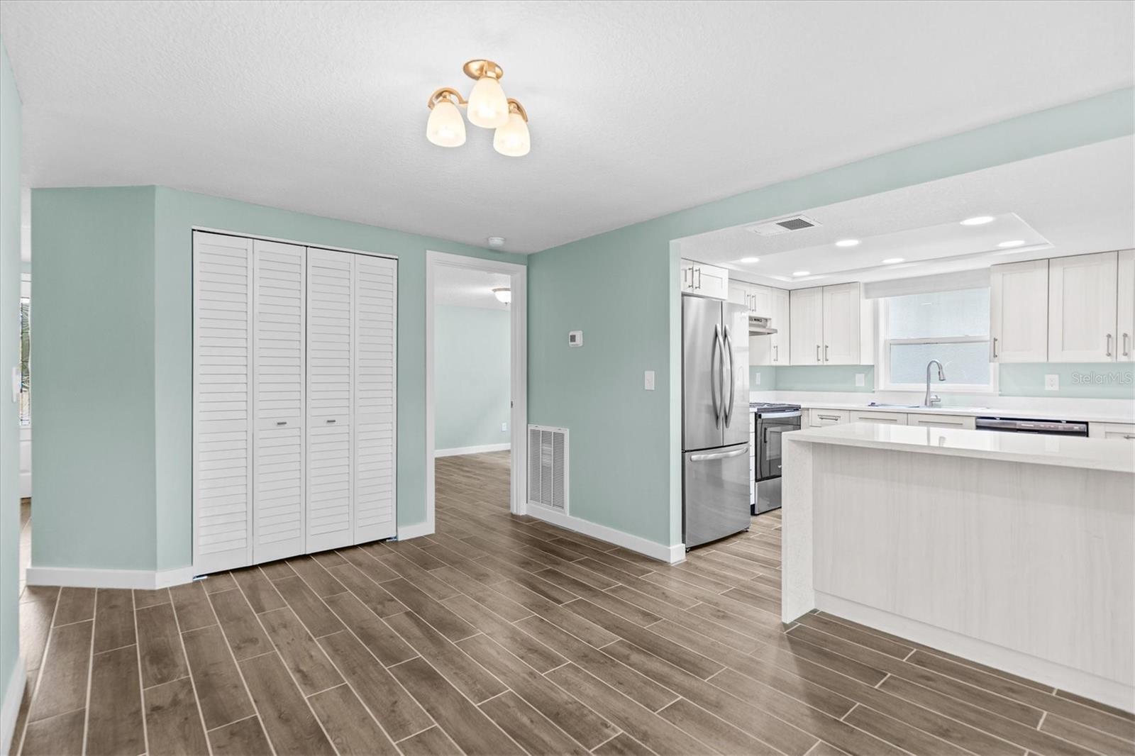 7427 SOUTHWIND DR — photo 23
