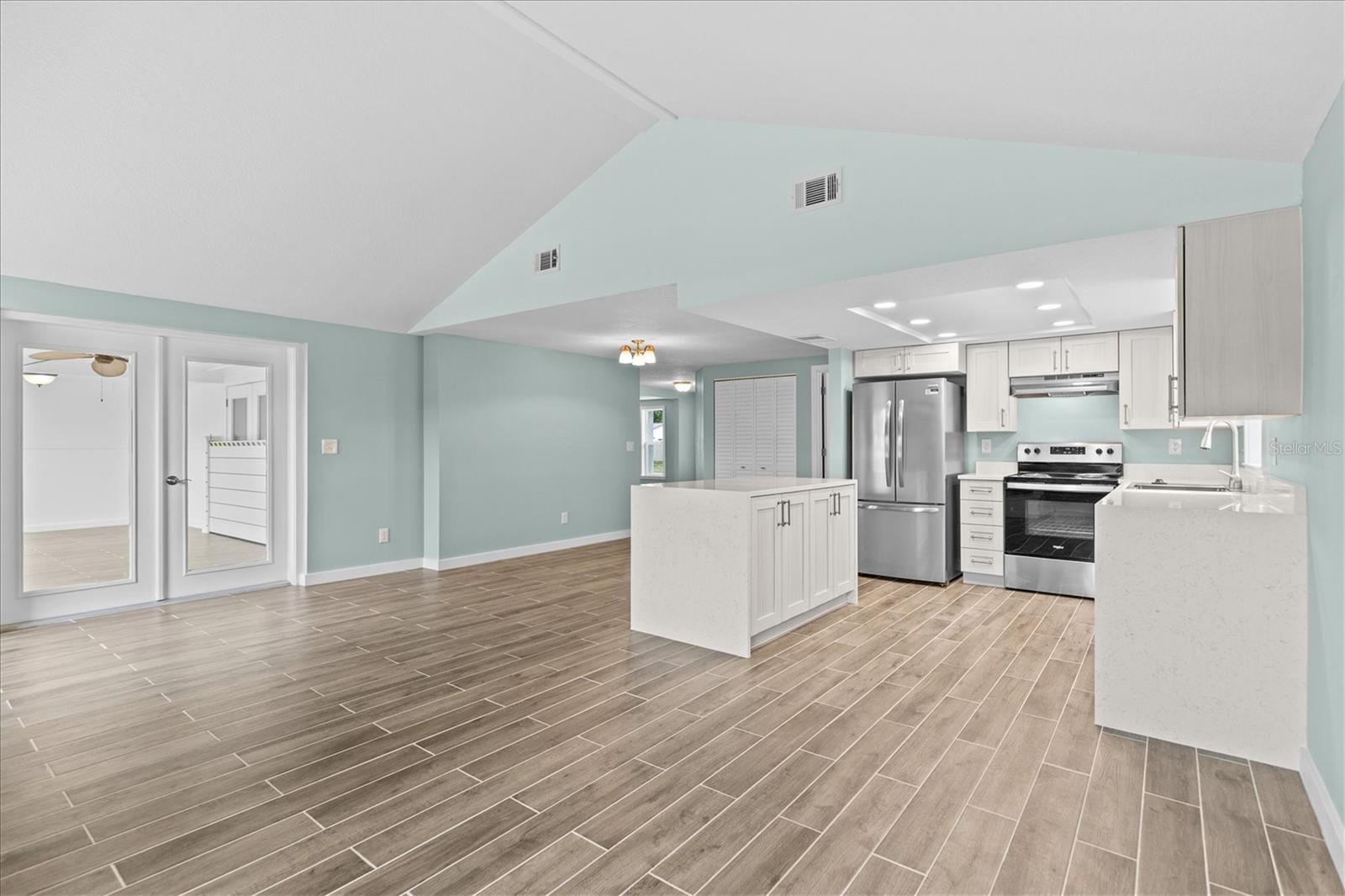 7427 SOUTHWIND DR — photo 26
