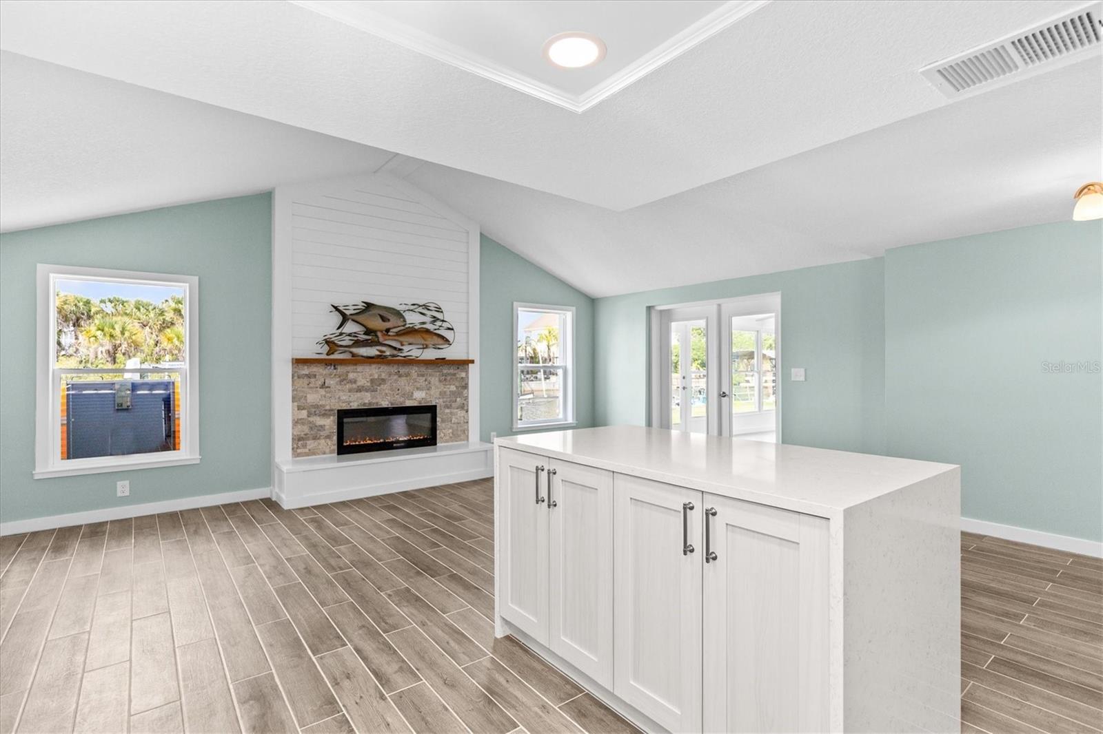 7427 SOUTHWIND DR — photo 31