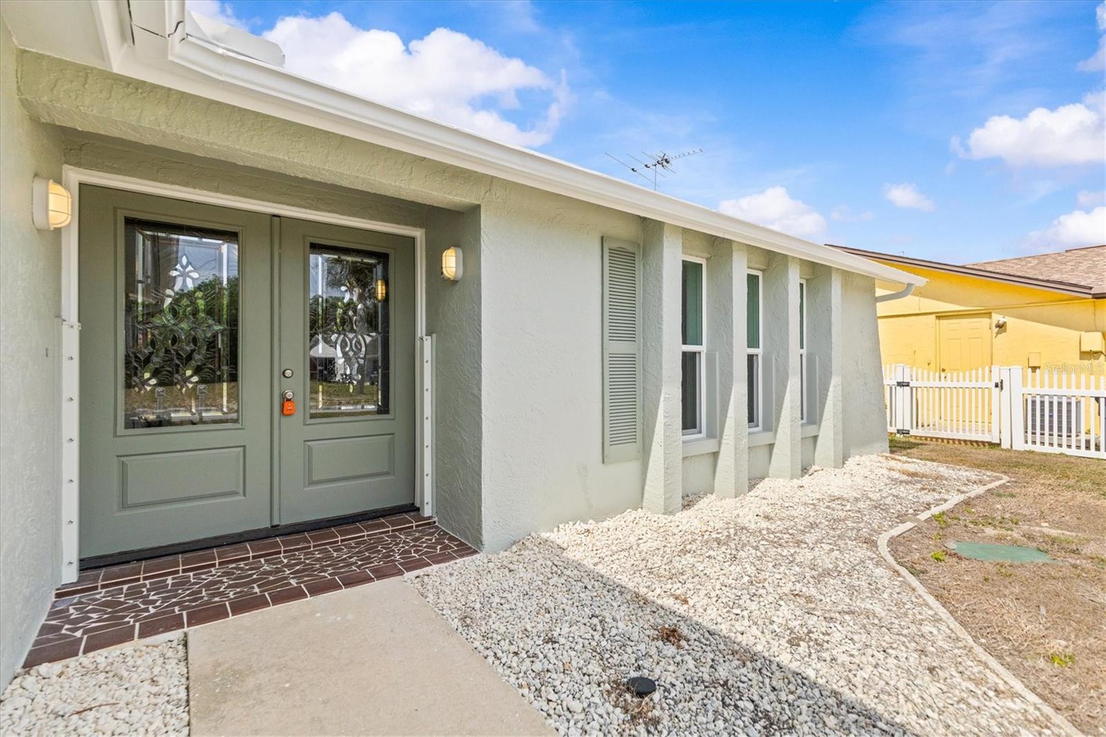 7427 SOUTHWIND DR — photo 15