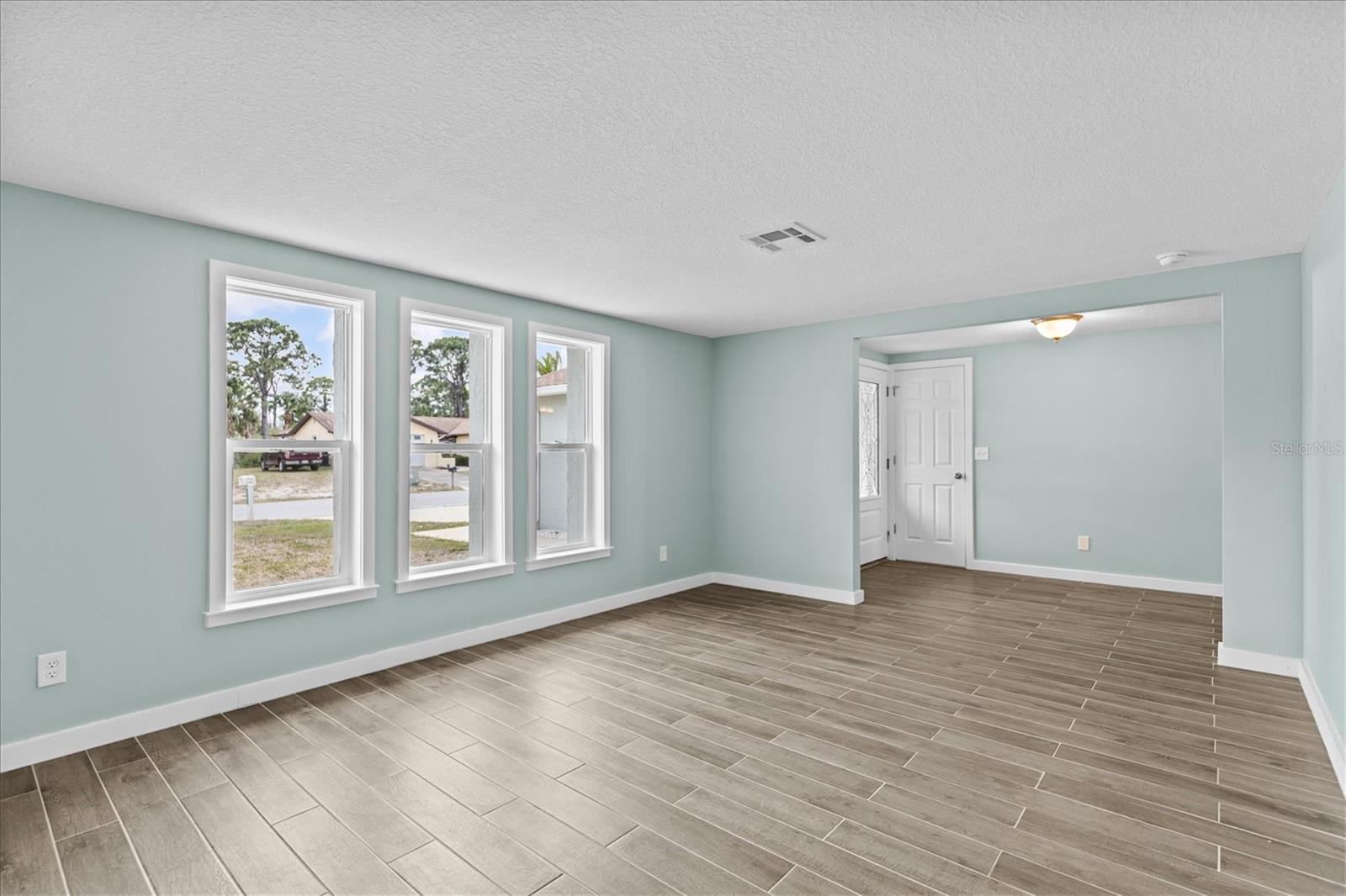 7427 SOUTHWIND DR — photo 18