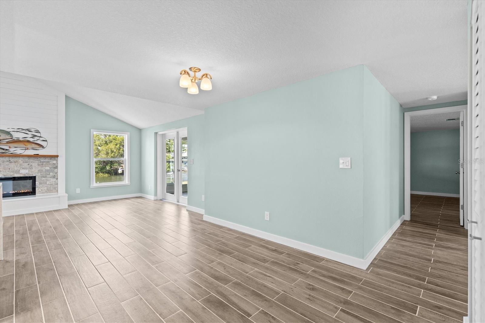 7427 SOUTHWIND DR — photo 21