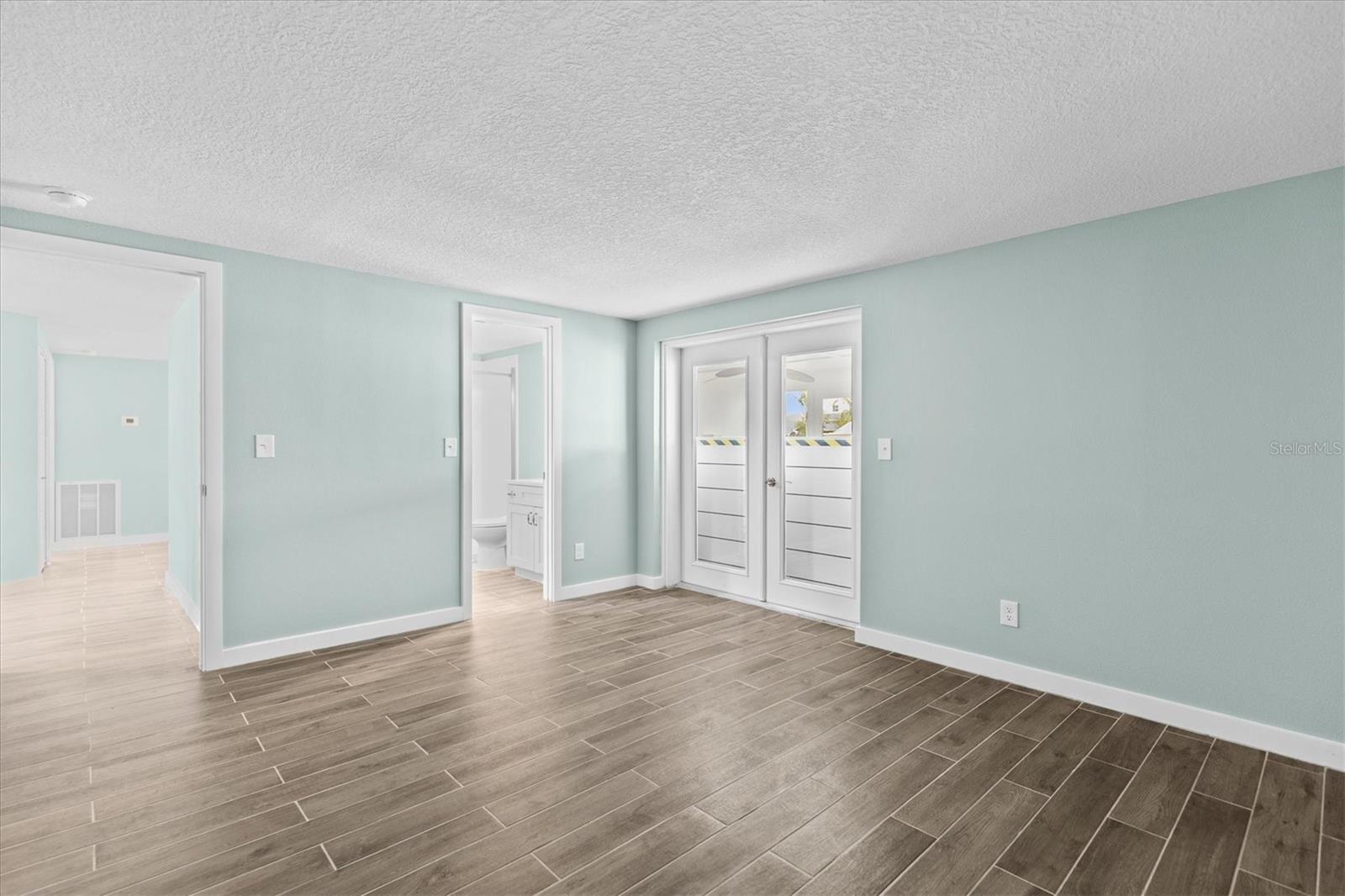 7427 SOUTHWIND DR — photo 36