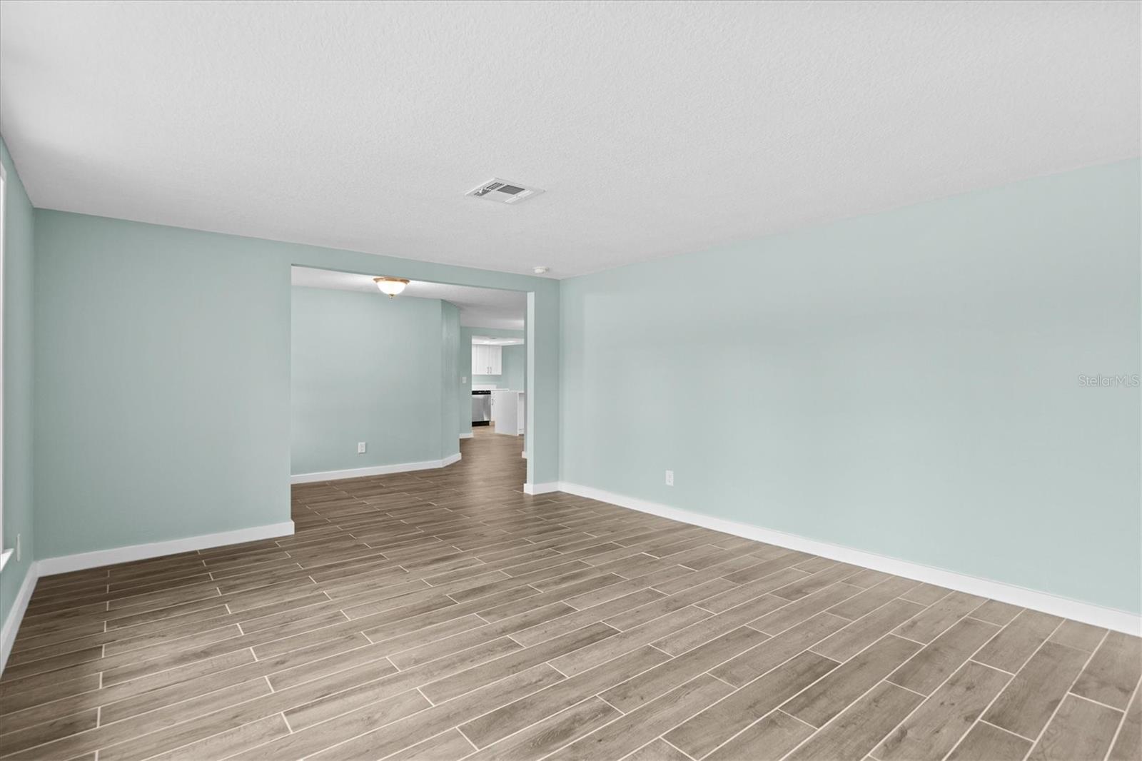 7427 SOUTHWIND DR — photo 19