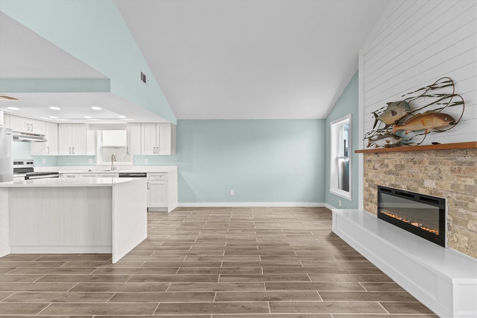 7427 SOUTHWIND DR — photo 27