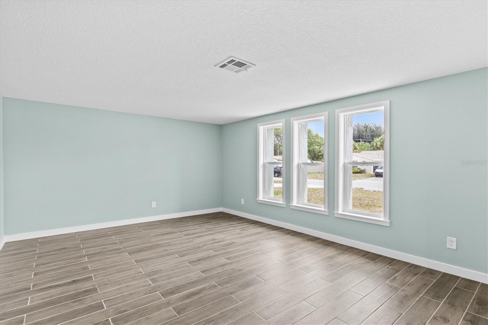 7427 SOUTHWIND DR — photo 17