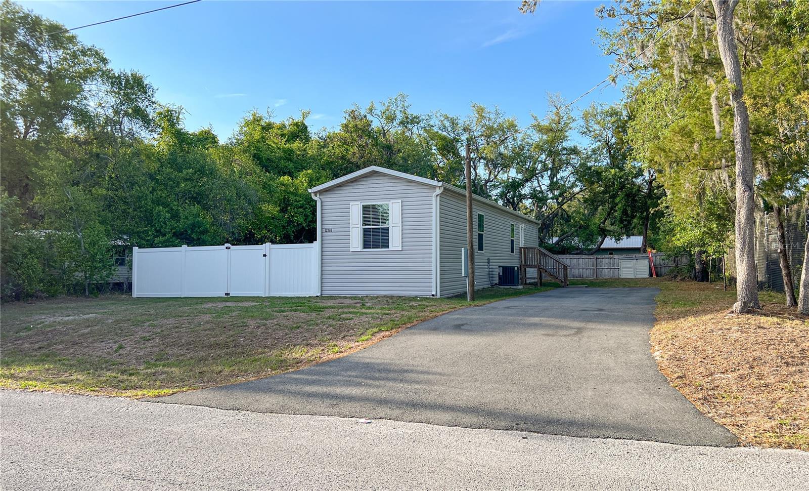 12203 LANTANA AVE — photo 31