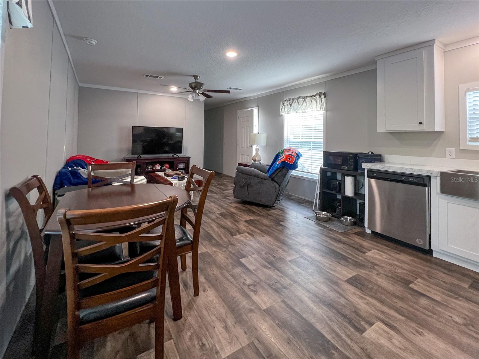 12203 LANTANA AVE — photo 3