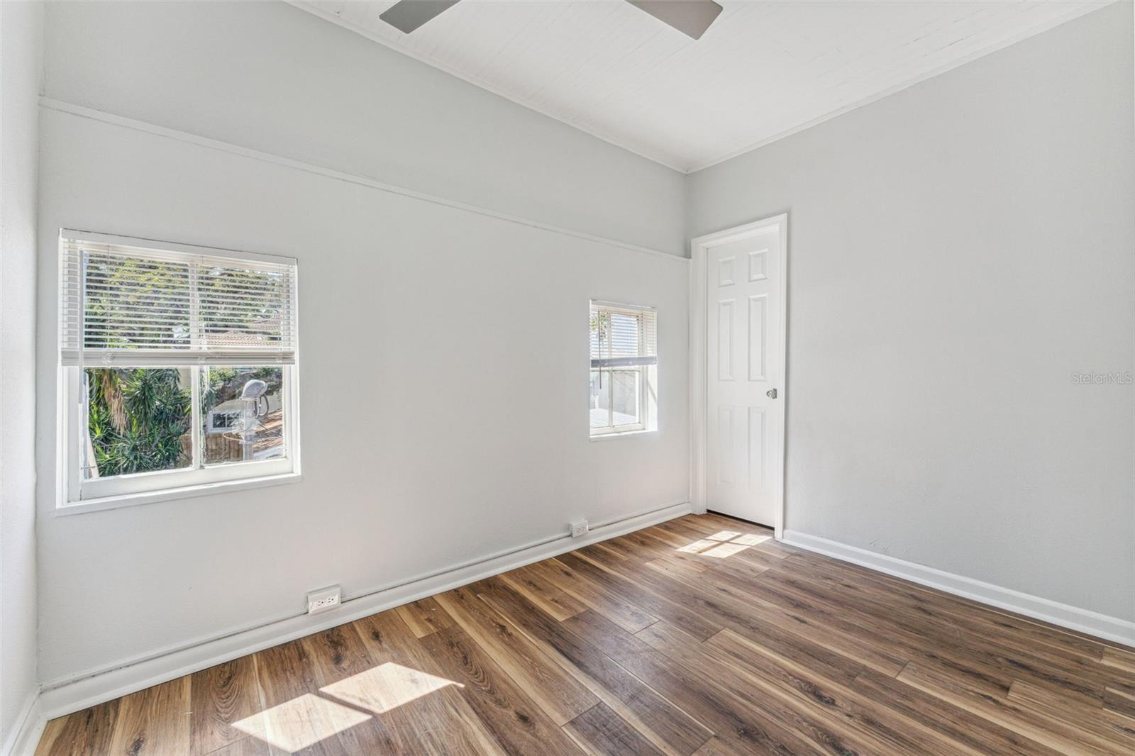 307 S NEWPORT #1-2 AVE — photo 35