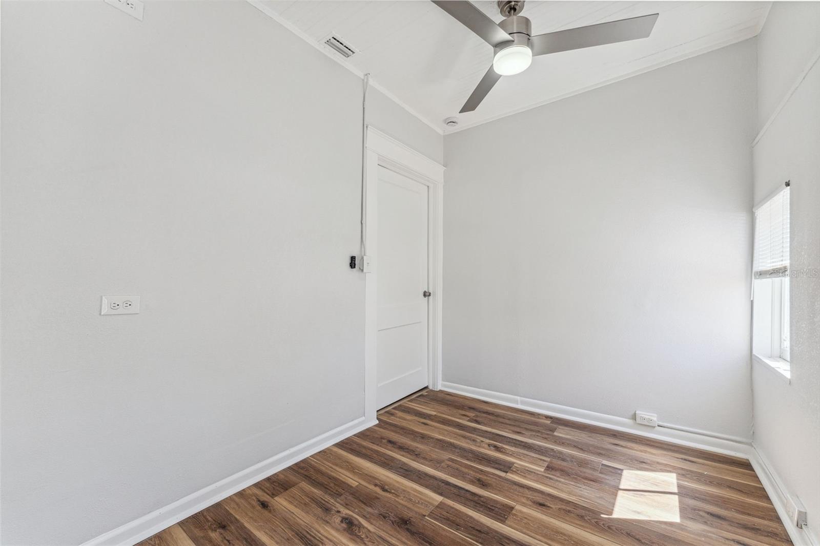 307 S NEWPORT #1-2 AVE — photo 36