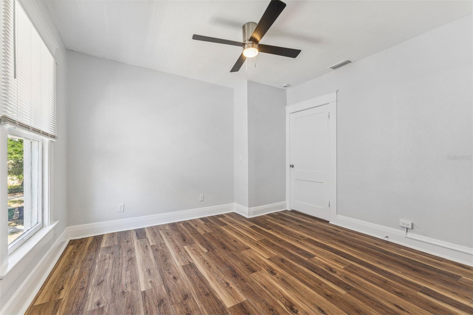 307 S NEWPORT #1-2 AVE — photo 33