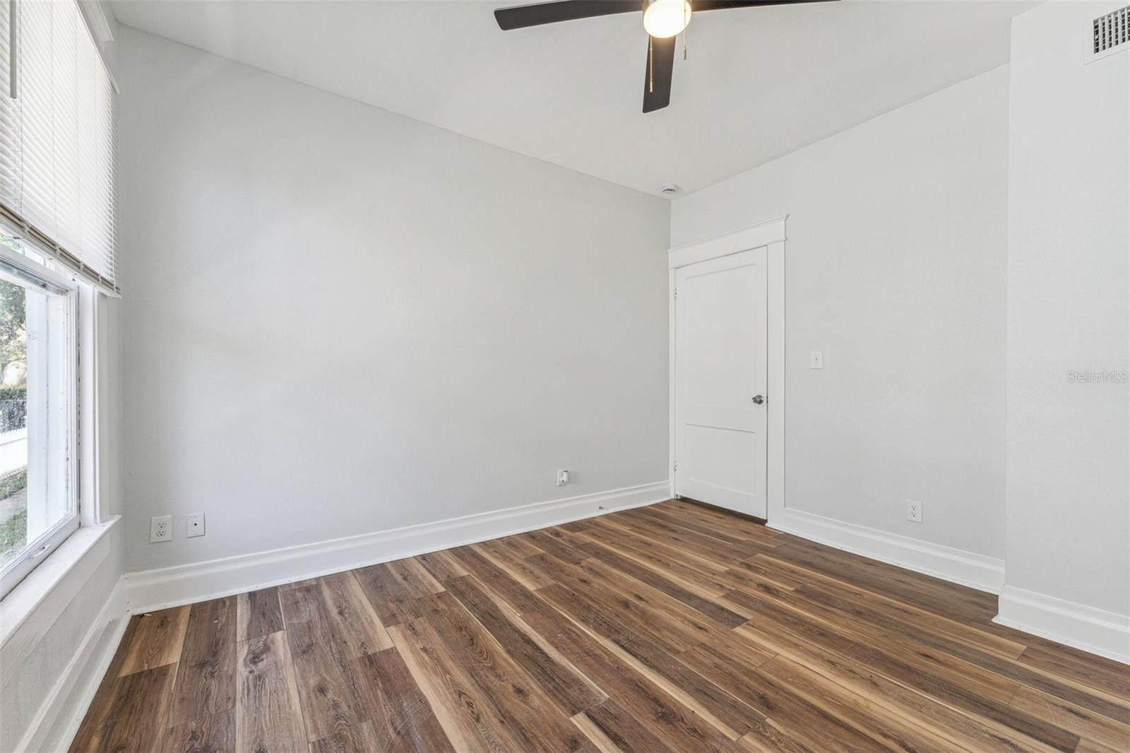307 S NEWPORT #1-2 AVE — photo 19