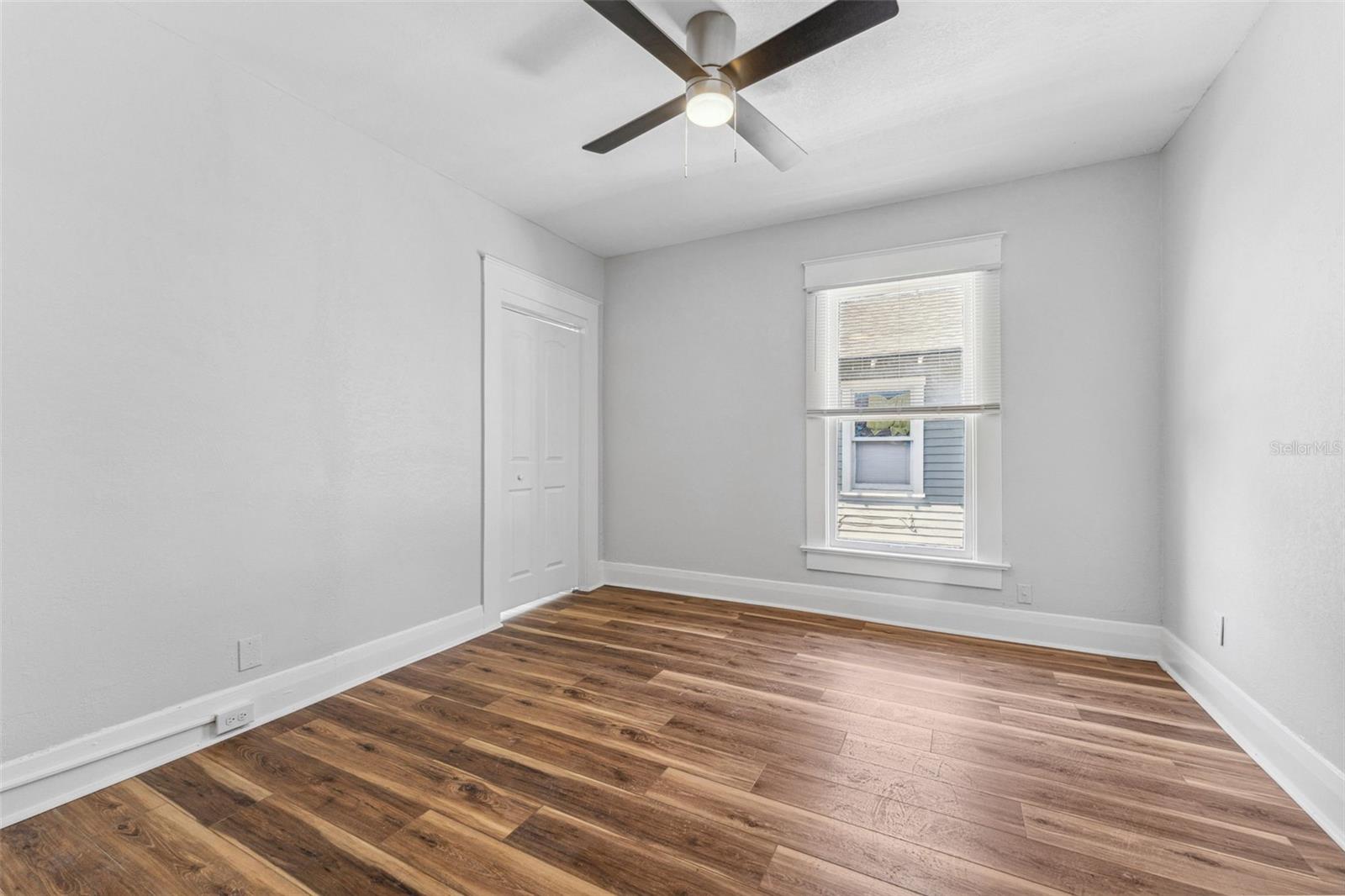 307 S NEWPORT #1-2 AVE — photo 32