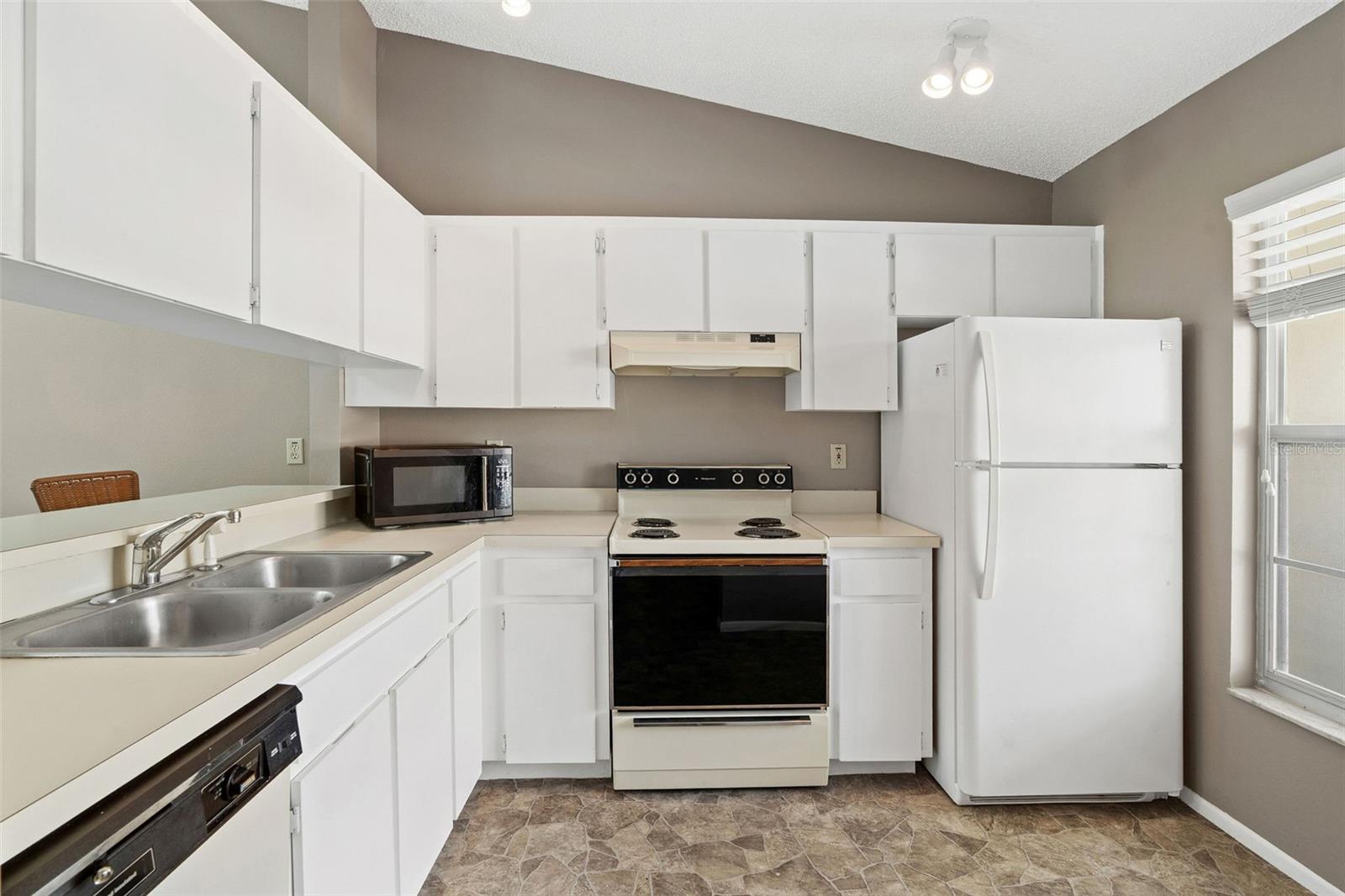 12239 SUN VISTA CT E — photo 4