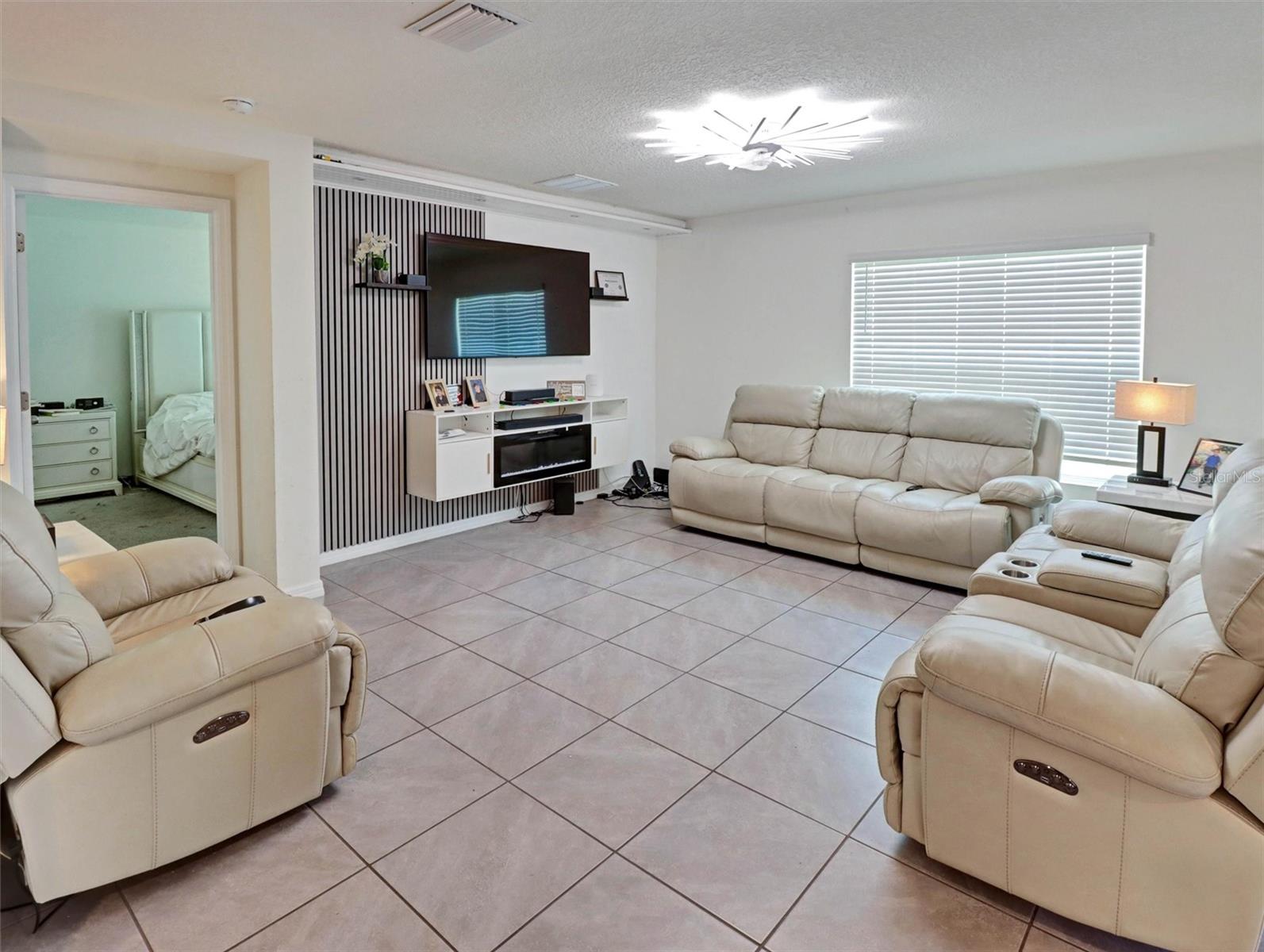 1202 TAHITIAN SUNRISE DR — photo 2