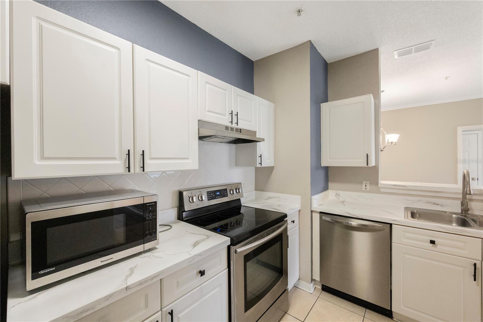18001 RICHMOND PLACE DR #1010 — photo 2