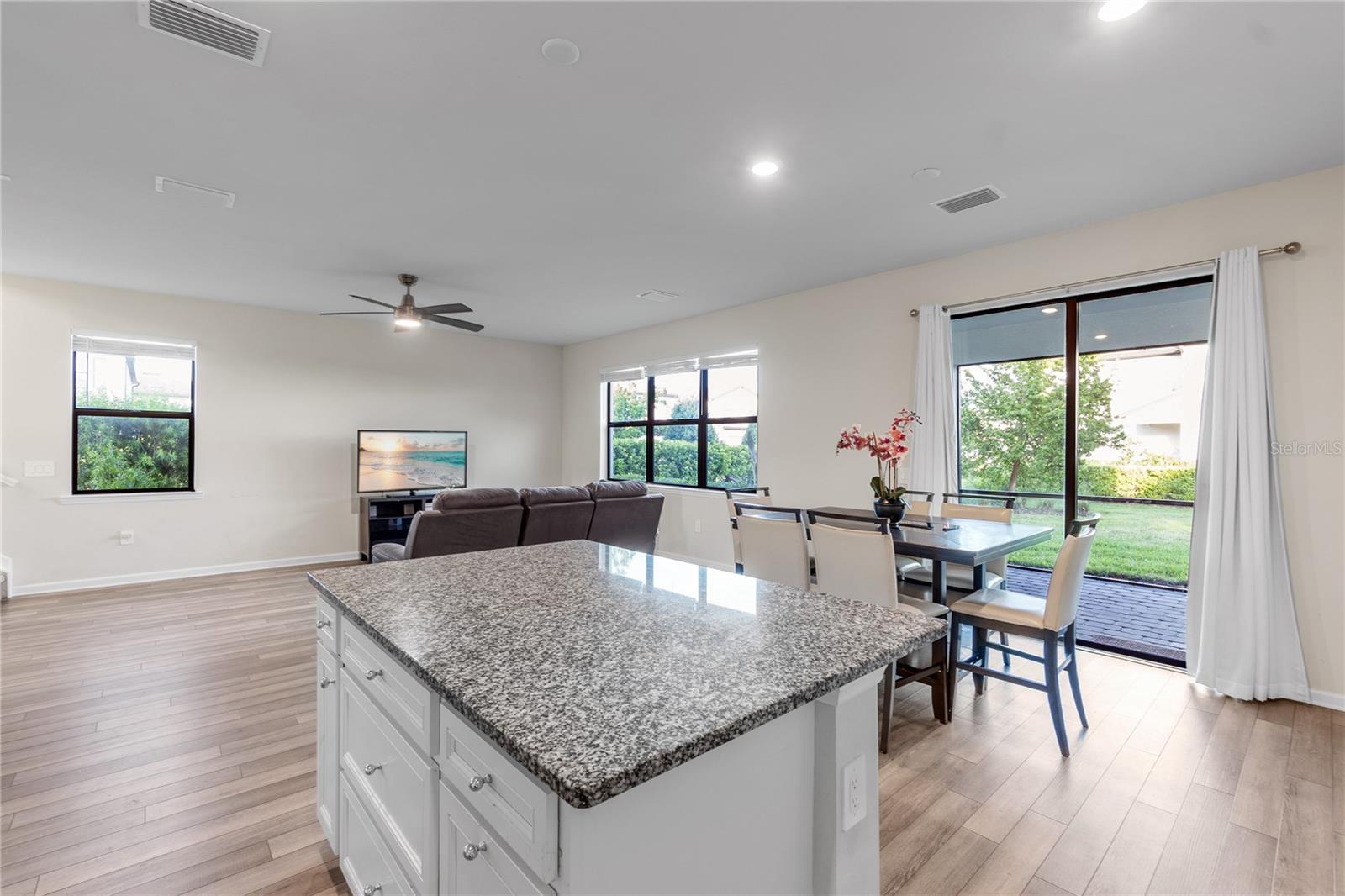6111 BLUESTAR CT — photo 32