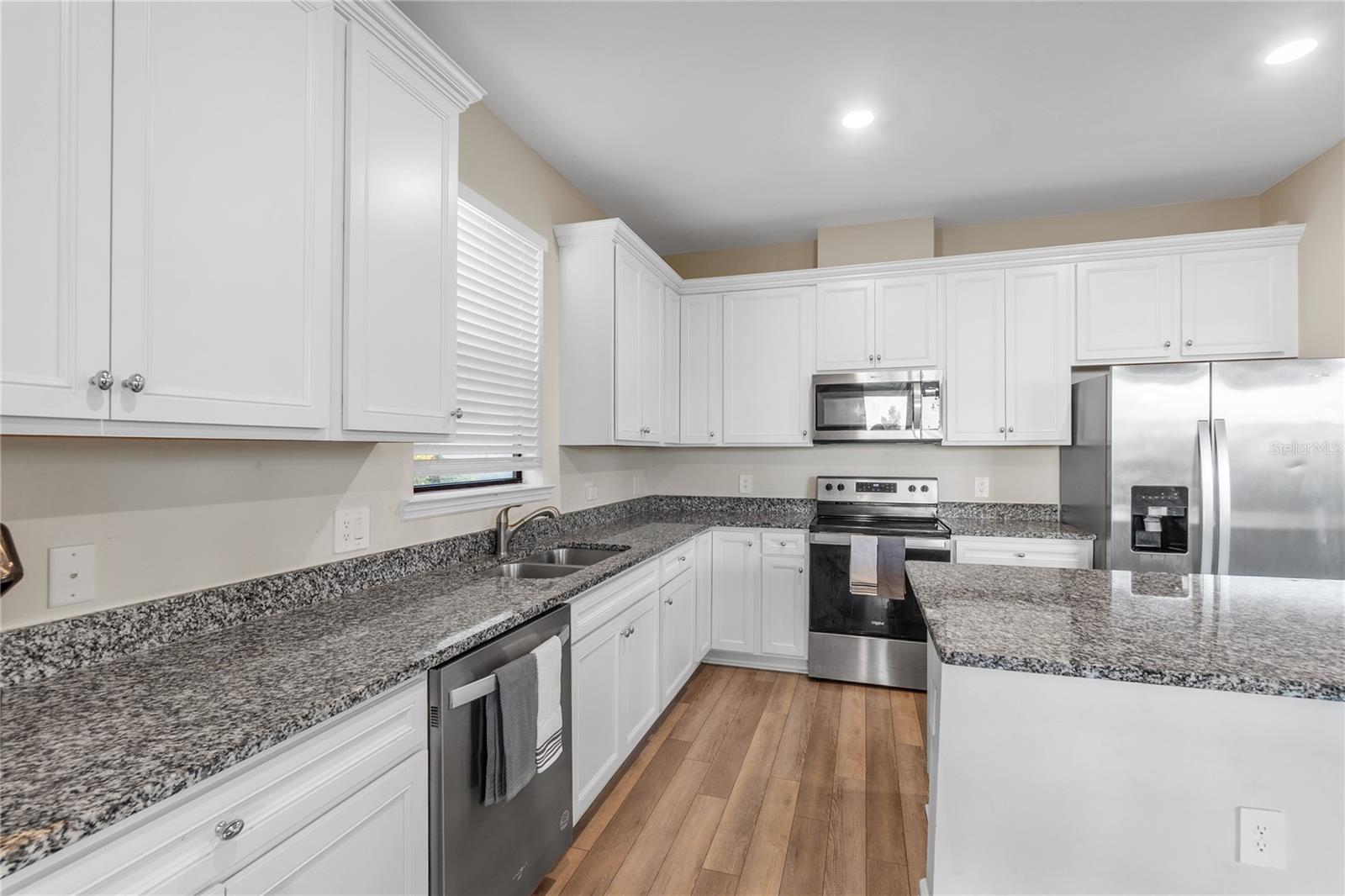 6111 BLUESTAR CT — photo 33