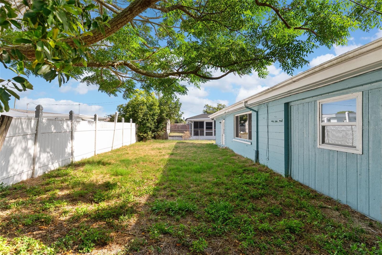 2344 TAHITIAN DR — photo 18