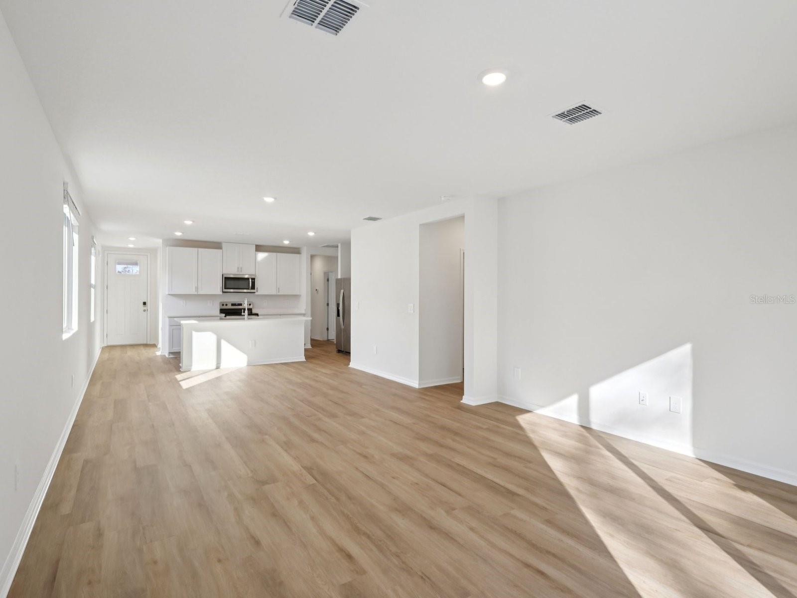13518 SHELLMORE AVE — photo 3
