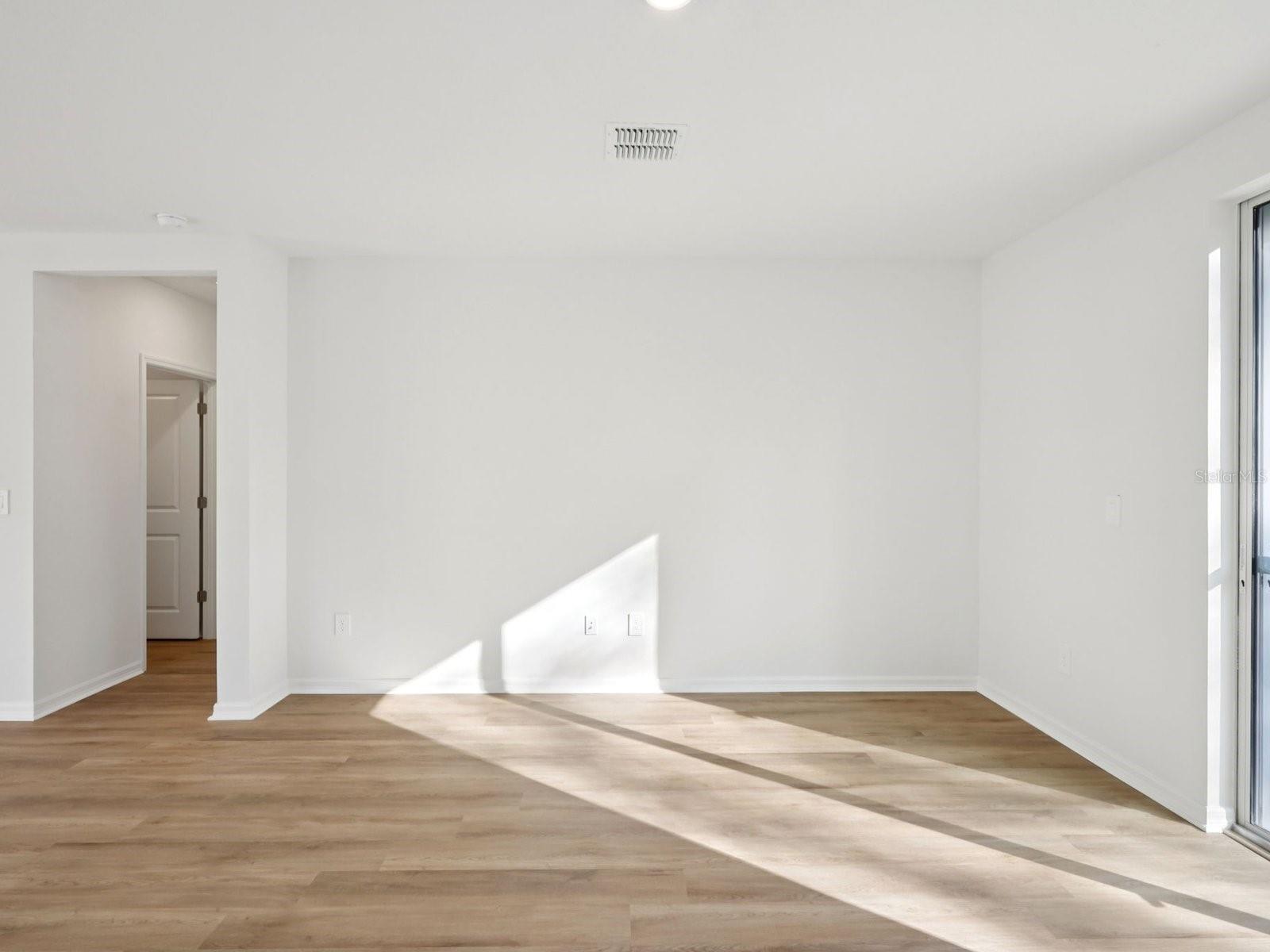 13518 SHELLMORE AVE — photo 4