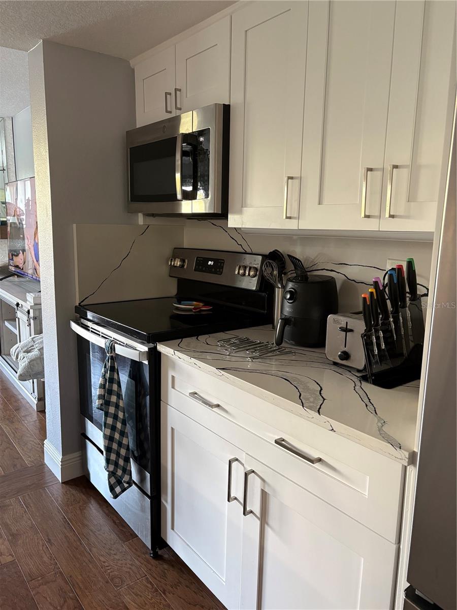 629 GARLAND CIR — photo 5
