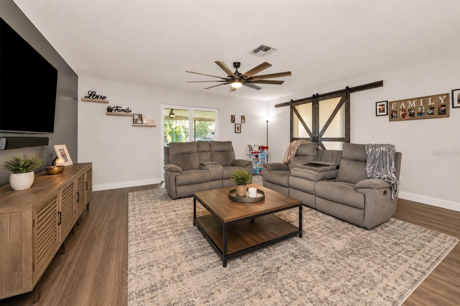 3011 SHADOW OAKS DR — photo 9