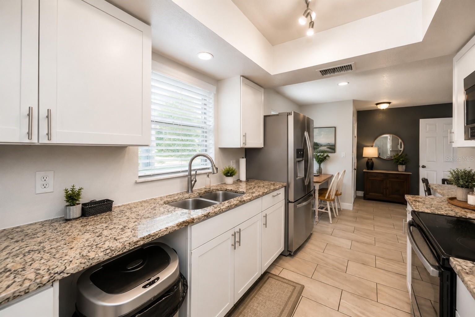 3011 SHADOW OAKS DR — photo 4