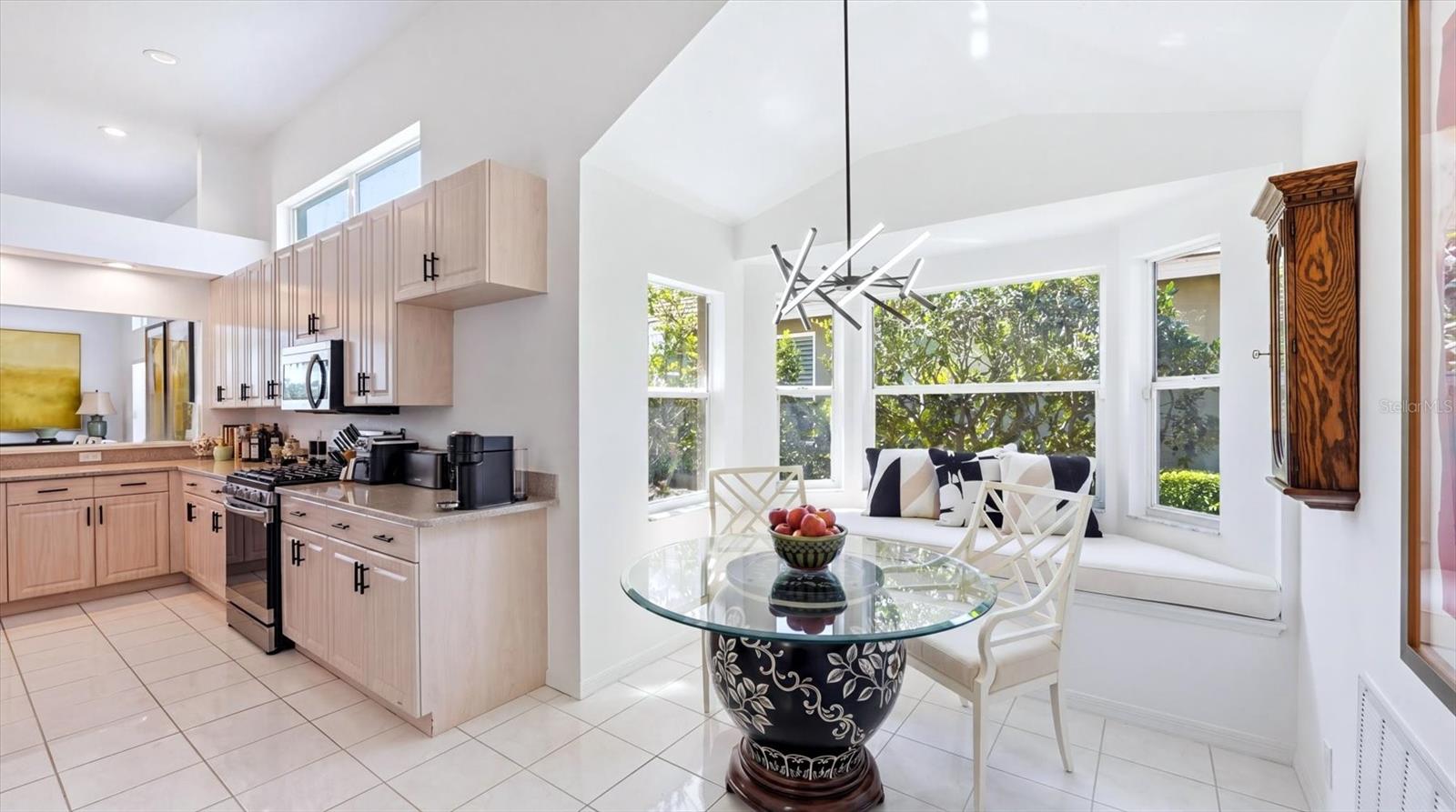 8009 HAMPTON CT — photo 9