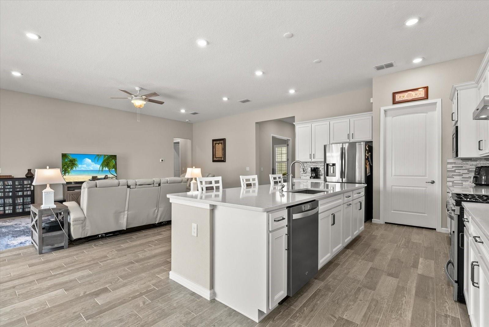 8510 COASTAL PALMS GLN — photo 18