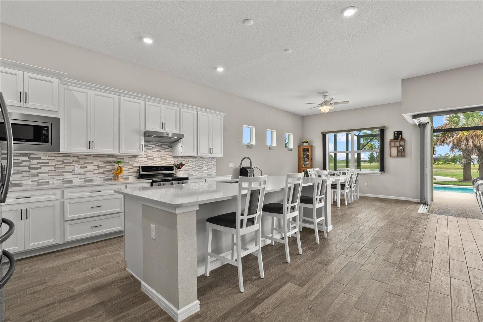 8510 COASTAL PALMS GLN — photo 16