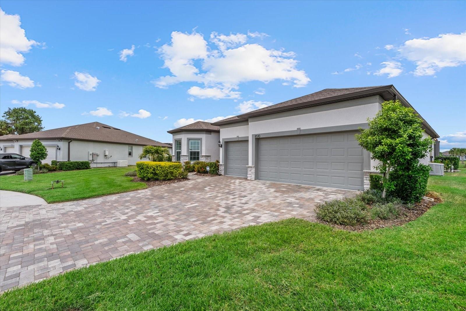 8510 COASTAL PALMS GLN — photo 2
