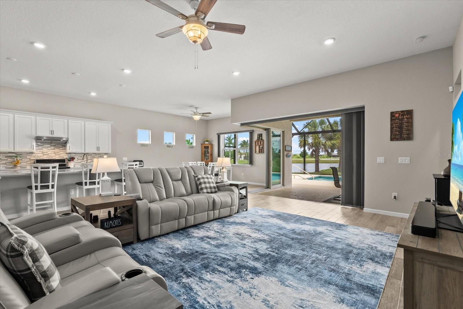 8510 COASTAL PALMS GLN — photo 15
