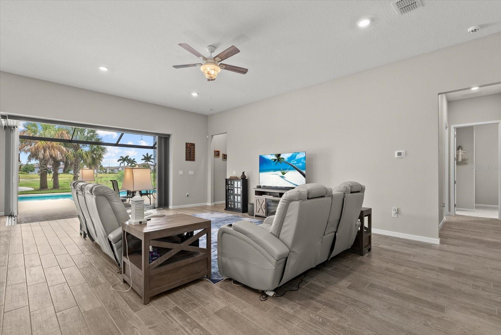 8510 COASTAL PALMS GLN — photo 12