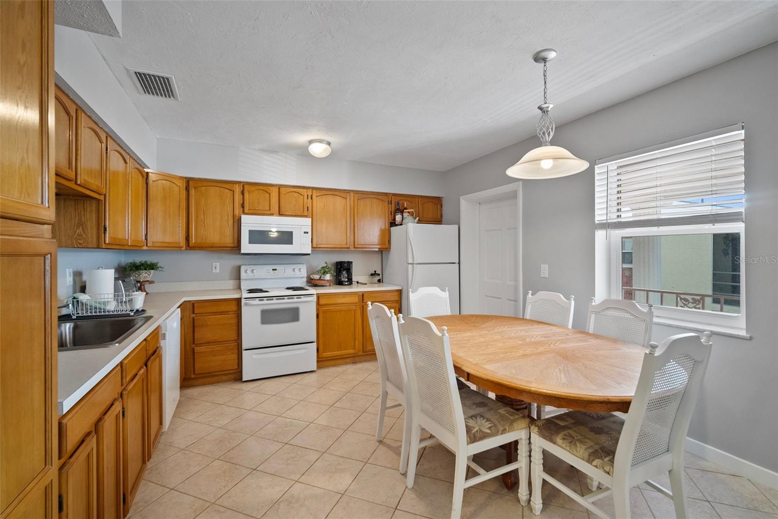 380 BASE AVE E #202 — photo 6
