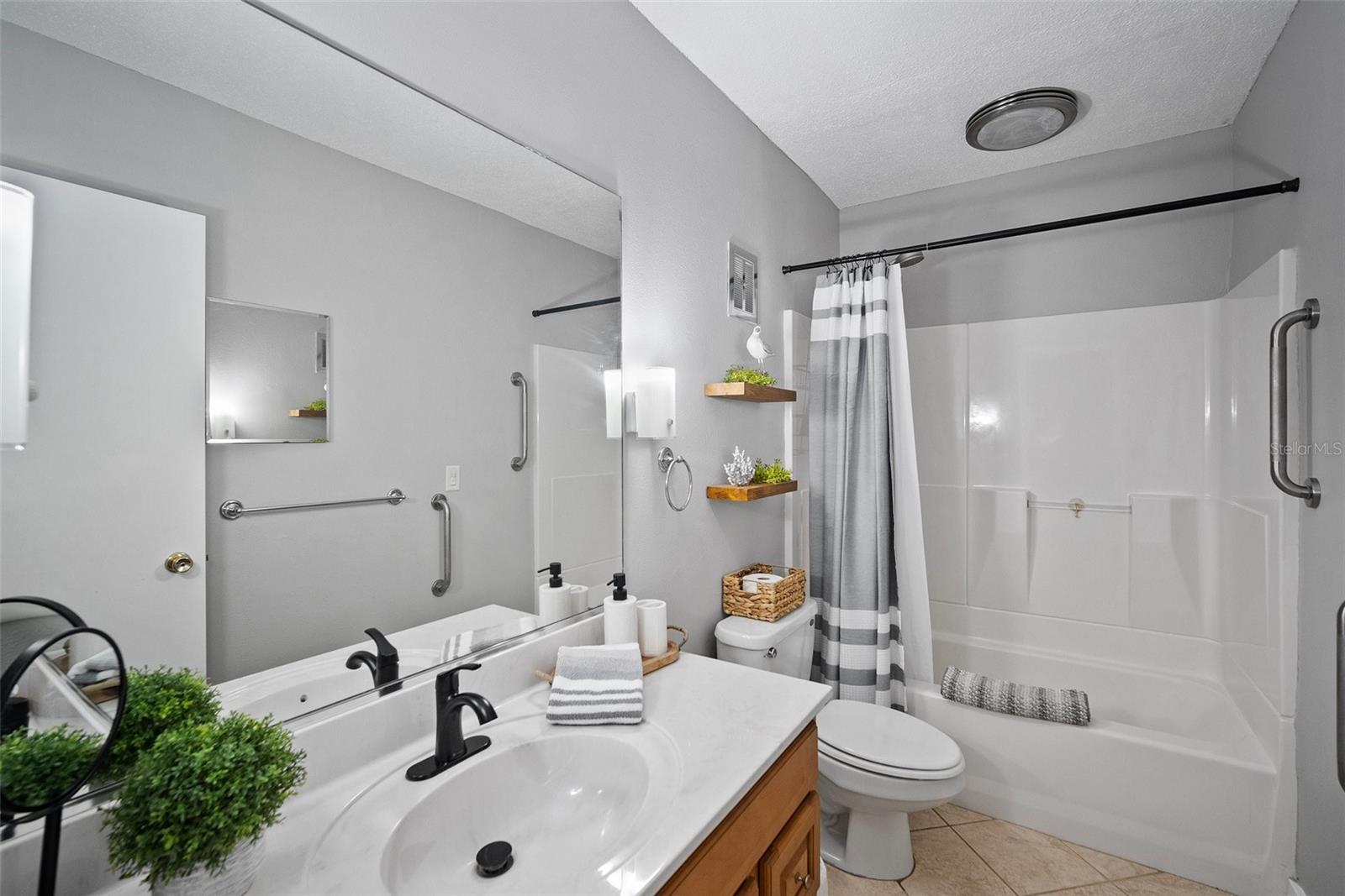 380 BASE AVE E #202 — photo 12