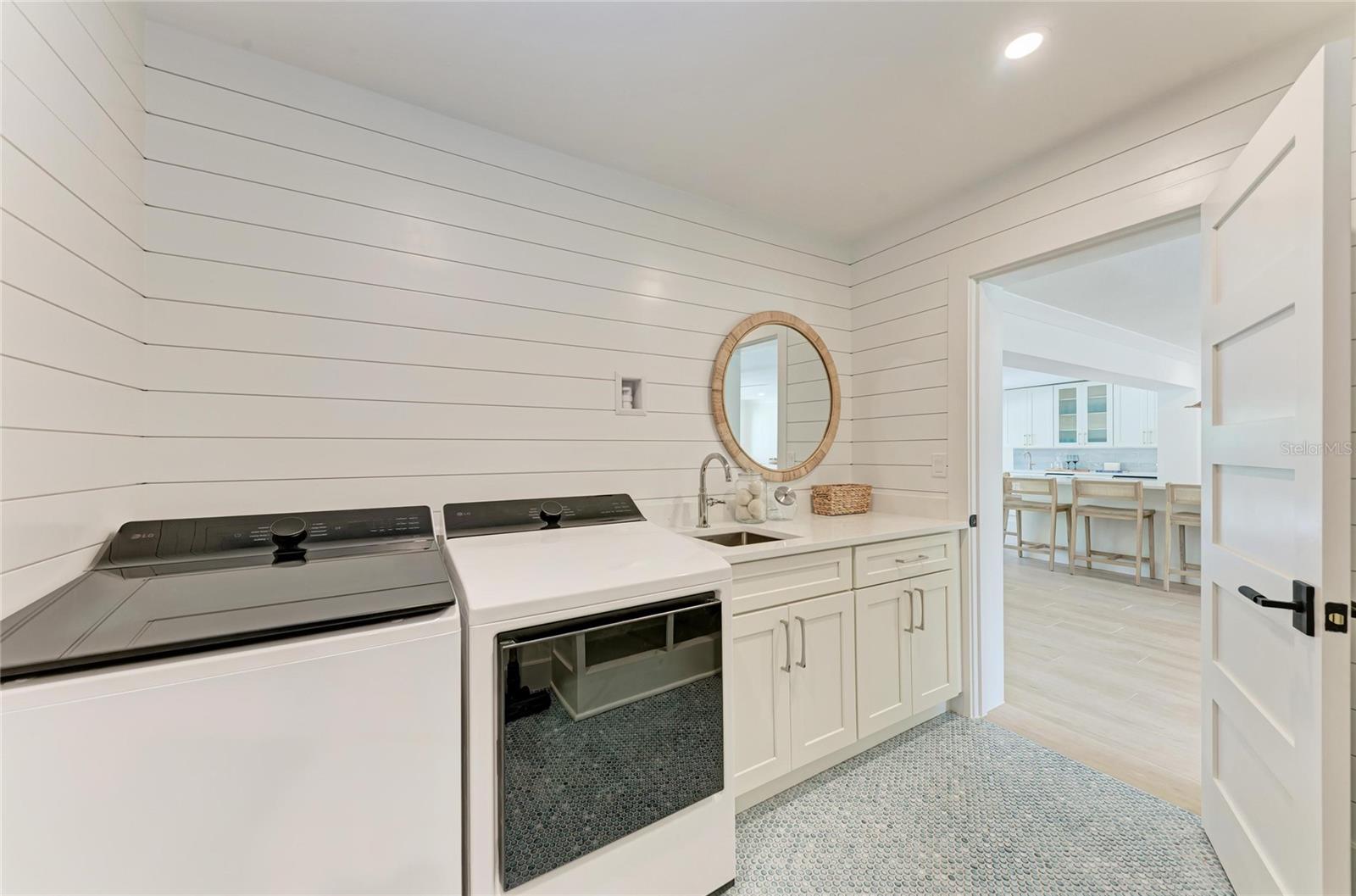 431 ISLAND CIR — photo 40