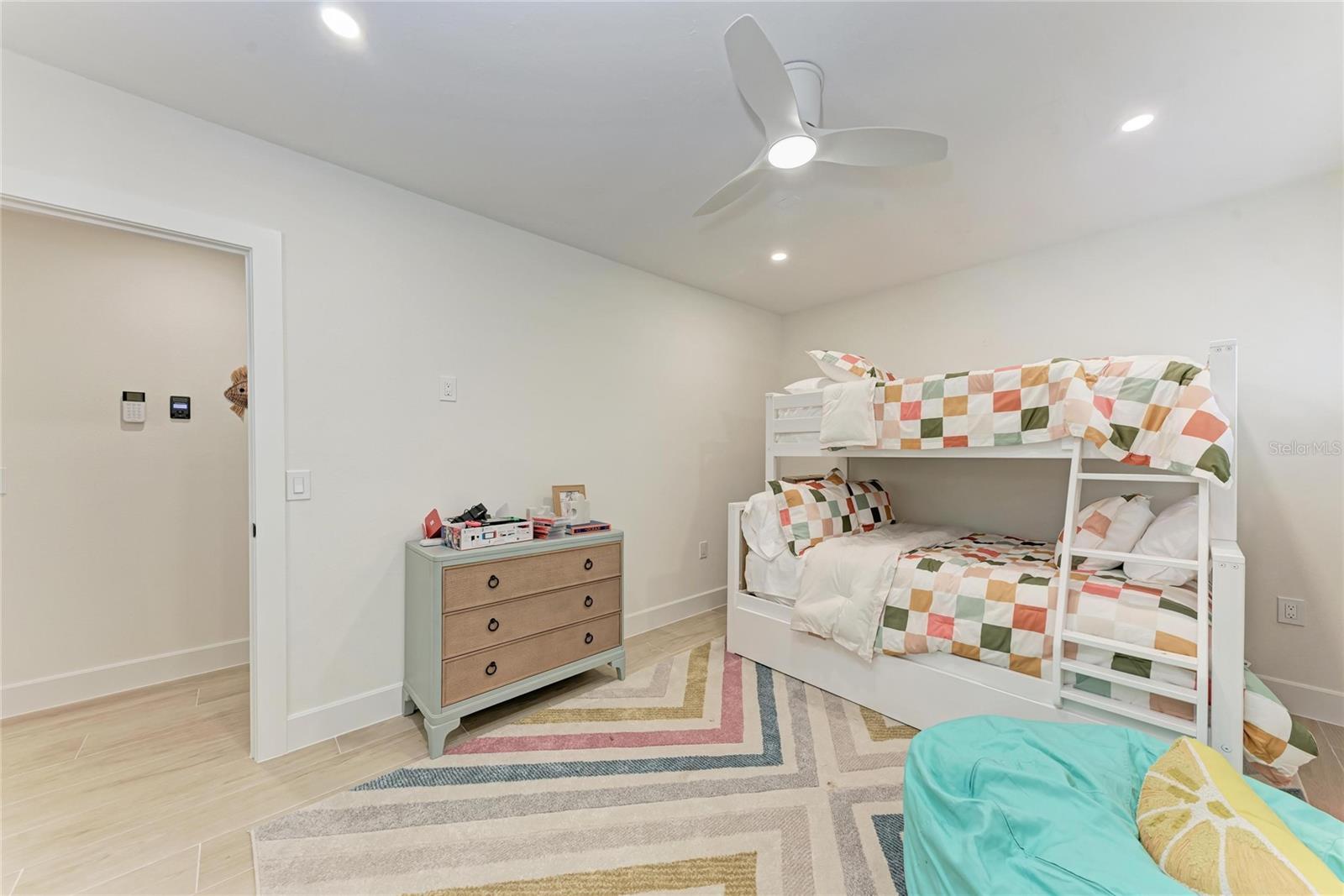 431 ISLAND CIR — photo 38