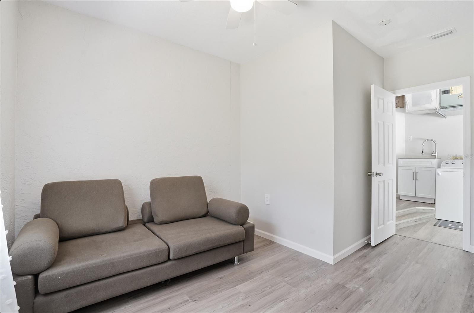 610 WOODVIEW WAY — photo 35