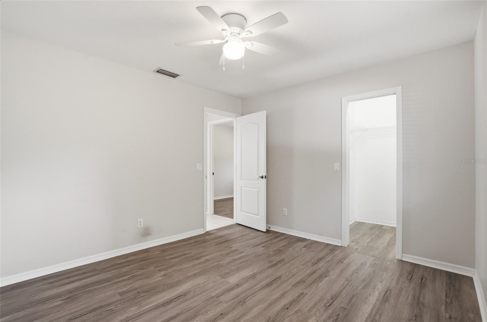 610 WOODVIEW WAY — photo 33