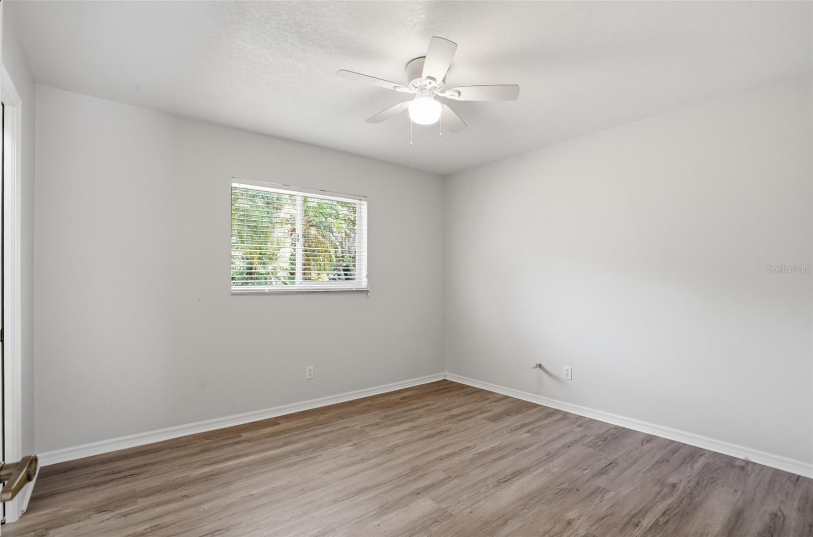 610 WOODVIEW WAY — photo 32
