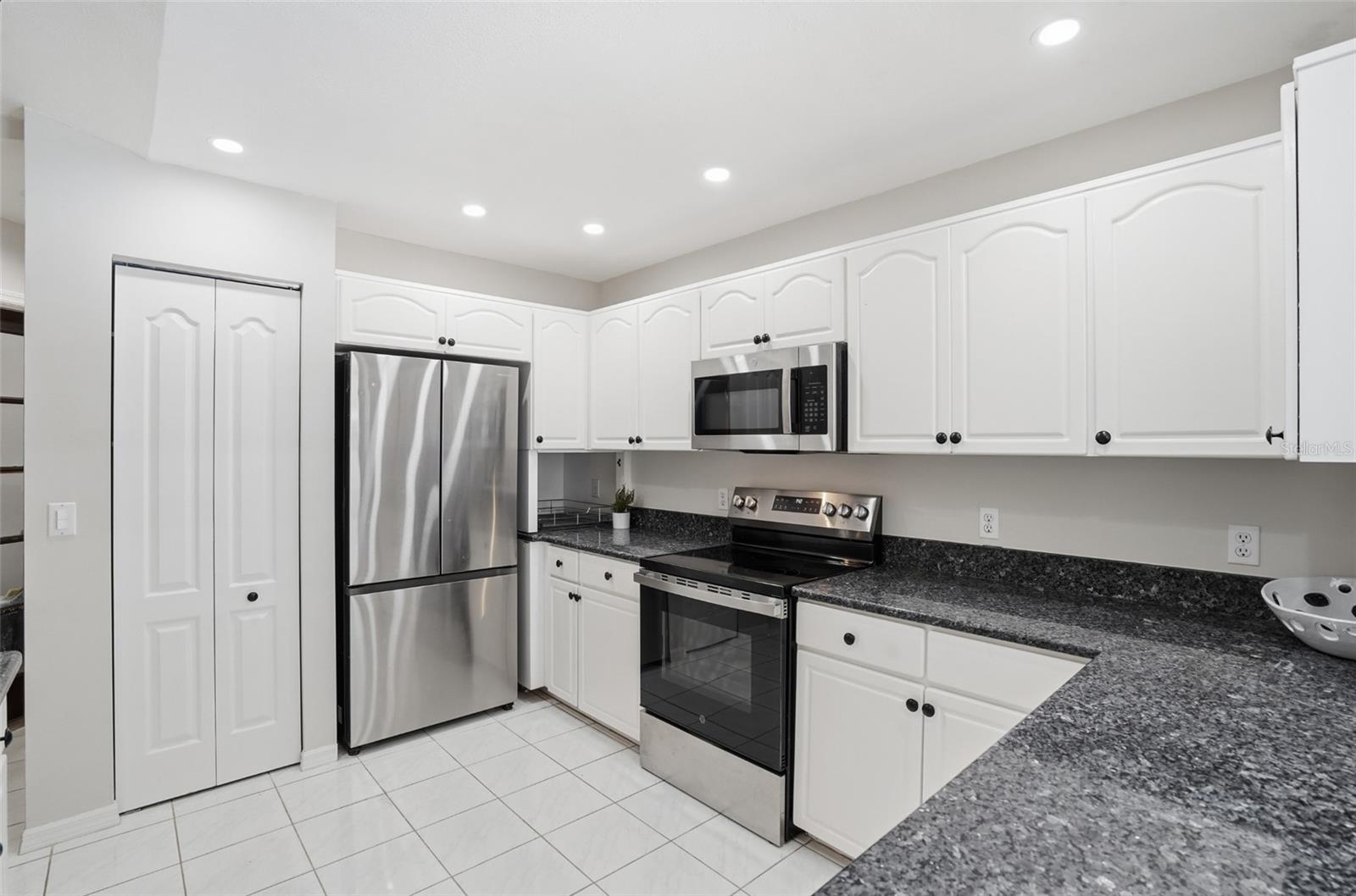 610 WOODVIEW WAY — photo 12