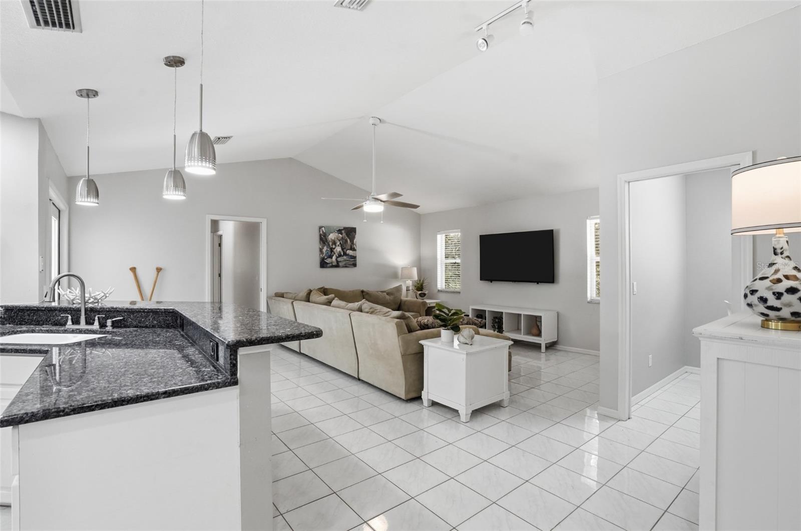 610 WOODVIEW WAY — photo 10