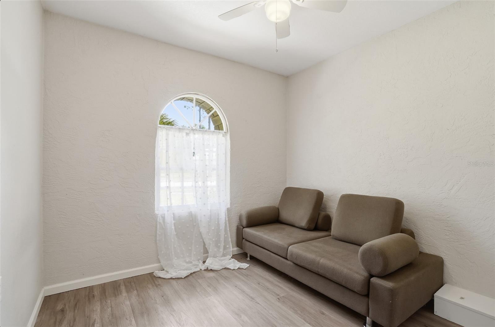 610 WOODVIEW WAY — photo 36
