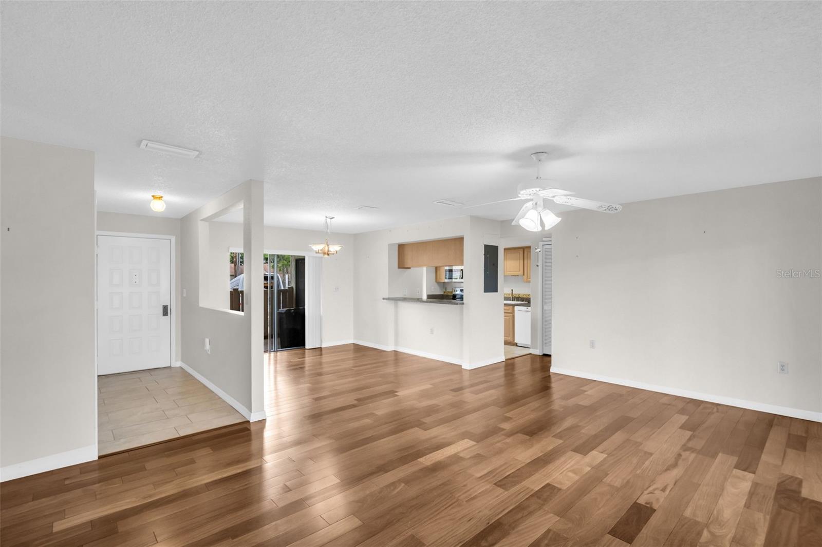 120 EVELYN CT — photo 8