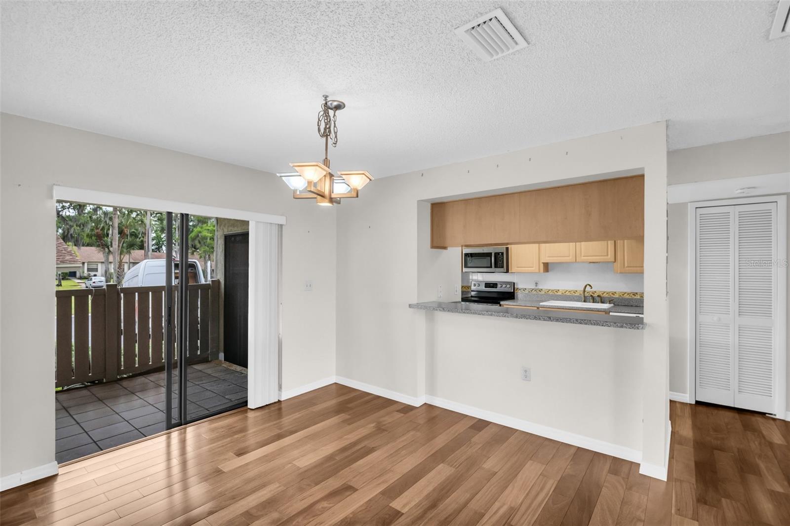 120 EVELYN CT — photo 7